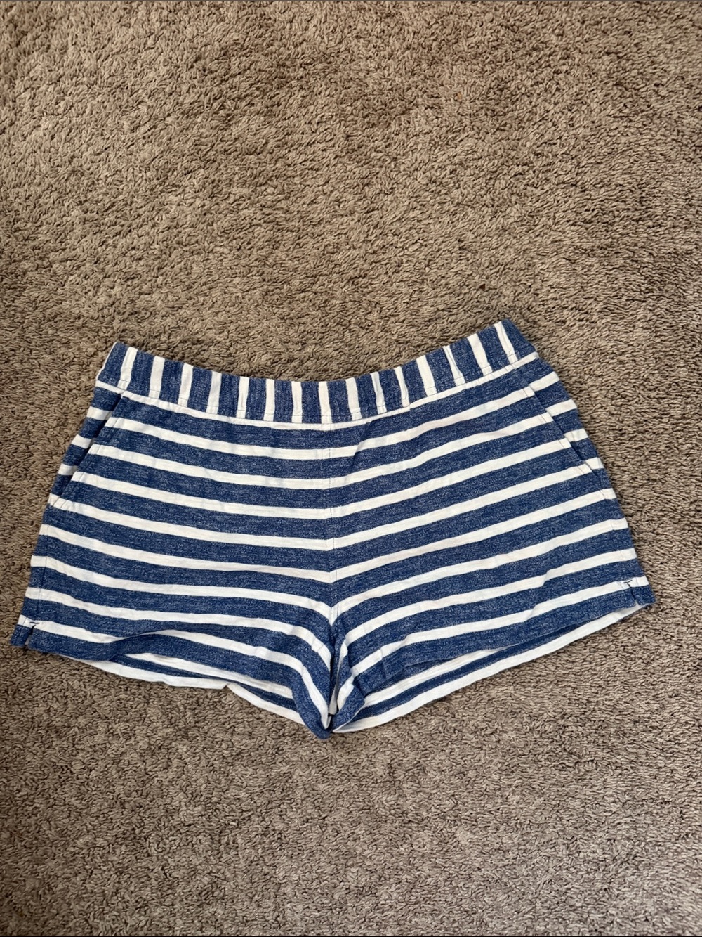 Vineyard Vines Navy and White Striped 100% cotton shorts women’s small